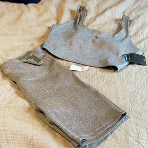 Women’s GapFit Brushed Tech Jersey 2 Piece Bike Short & Bra Gray Petite Small
